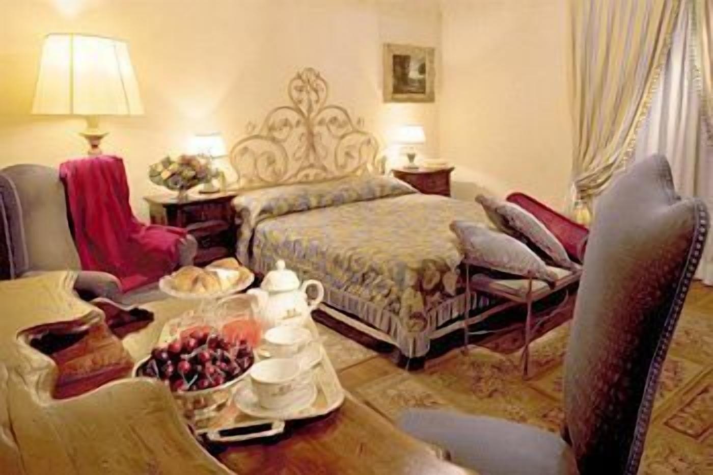 Relais Todini - Residenza D'epoca - Luxury Historic House 5*