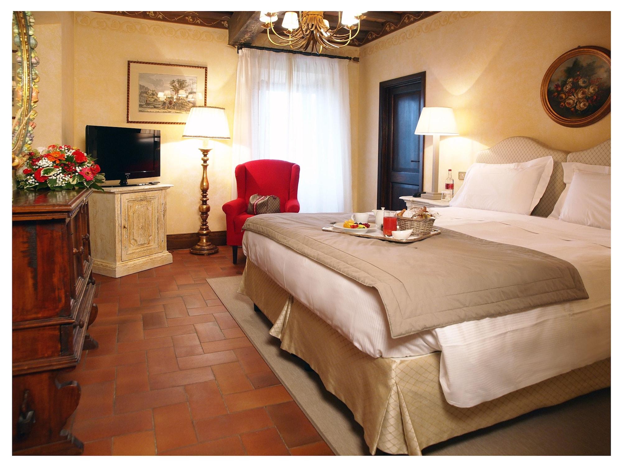 Relais Todini - Residenza D'epoca - Luxury Historic House Hotel 5*