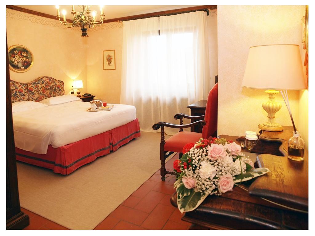 Hotel Relais Todini - Residenza D'epoca - Luxury Historic House 5*